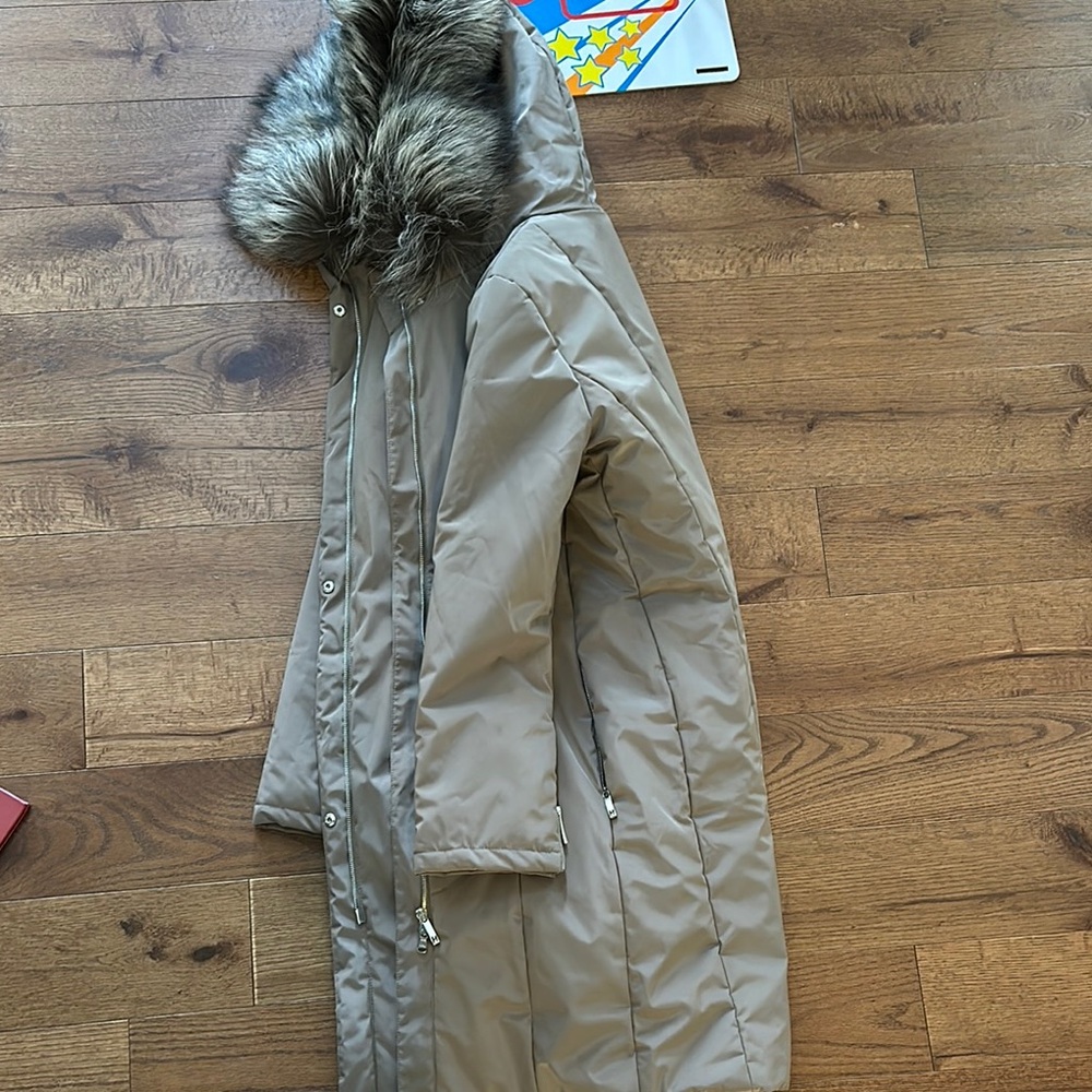 Tan Puffer Jacket with Hood and Insulation